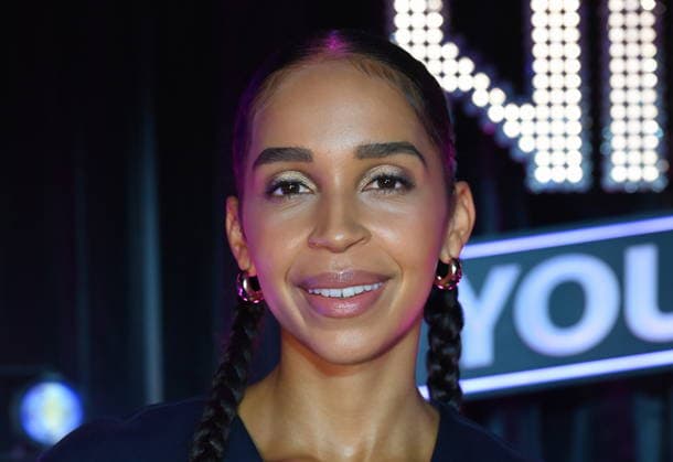 Comedienne Anna Okot zu Gast in der Show Ladies Night Youngstars, Die WDR Ladies Night Youngstars ist die einzige deutschsprachige Kabarett-Fernsehsendung für junge Talente mit rein weiblicher Besetzung