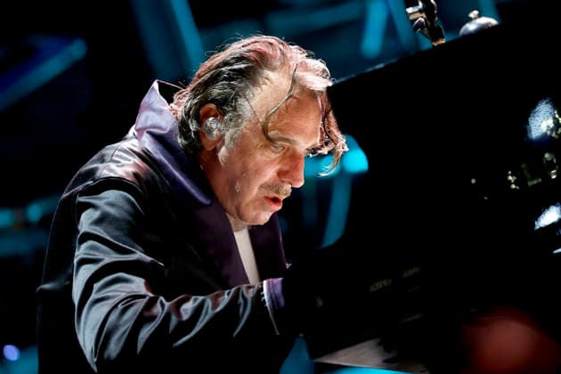 Musiker Chilly Gonzales bei seinem Konzert im Rahmen der Feierlichkeiten zur Wiedereröffnung der Oper Köln. Die Baukosten bzw. Sanierungskosten der Oper sind mit bis zu 1.5 Milliarden Euro eines der größten kommunalen Baudesaster der deutschen Geschichte. Köln, 19.09.2026 NRW Deutschland Copyright: xChristophxHardtx