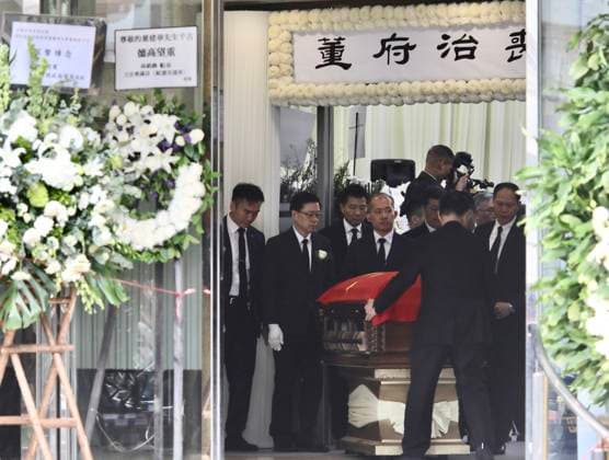 September 20, 2026, Hong Kong, China: In Hong Kong this morning, coffin of late TUNG Chee-hwa ( died aged 89 ) covered with PRC national flag is carried out from the memorial hall of the funeral parlour accompanied by HKSAR senior officials including current HKSAR Chief Executive LEE Ka-chiu ( standing second from left ). So-called National Funeral for late TUNG Chee-hwa, first HKSAR governor after the HANDOVER is held this morning.Sept-20,2026Hong Kong.ZUMA Hong Kong China - ZUMAl137 20260920_fap_l137_002 Copyright: xLiauxChung-renx