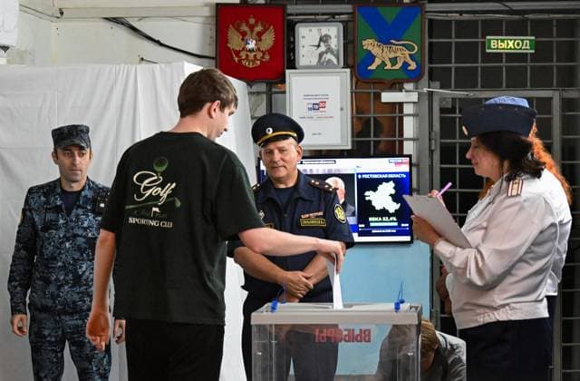 Russia Regions Parliamentary Election 9246959 20.09.2026 A detainee casts his ballot at a polling station located at Pre-Trial Detention Centre No. 1 of the Federal Penitentiary Service branch for Primorye Territory during elections to Russia s ninth State Duma, the lower house of parliament, in Vladivostok, Russia. Vitaliy Ankov Sputnik Vladivostok Primorye Territory Russia  Copyright: xVitaliyxAnkovx