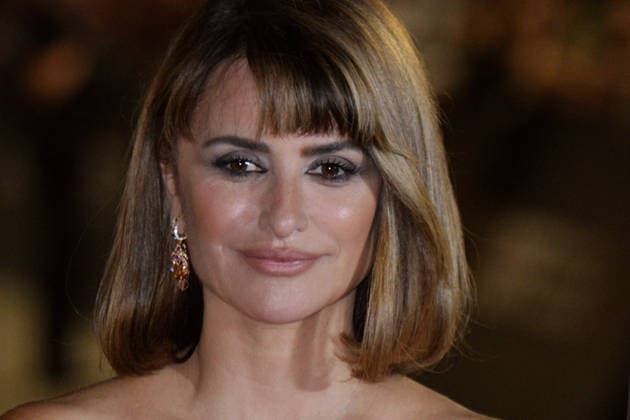 74th San Sebastian Film Festival Red Carpet, September 19 74th SSIFF 74th SAN SEBASTIAN International Film Festival THE INVITE Red Carpet PENELOPE CRUZ awaits the screening of THE INVITE Photos by Thomas Bohlen Starface 459783 2026 09 19 San Sebastián, Spain Cruz, Penélope  Copyright: xThomasxBohlenx STAR_459783_055