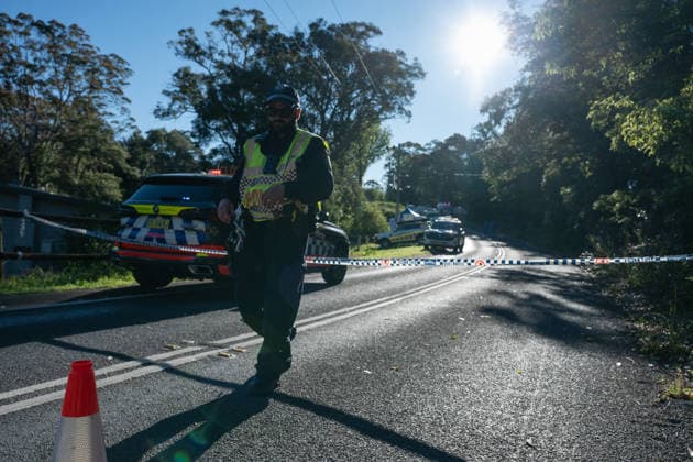 FATAL STABBING BLUE MOUNTAINS, Police and emergency services attended the scene of a stabbing at Valley Heights, Blue Mountains, west of Sydney, Sunday, September 20, 2026. One child has died and two other children and a woman are in a critical condition after a stabbing in the Blue Mountains. ( NO ARCHIVING SYDNEY NSW Australia  Copyright: xSarahxWilsonx 20260920117893041031