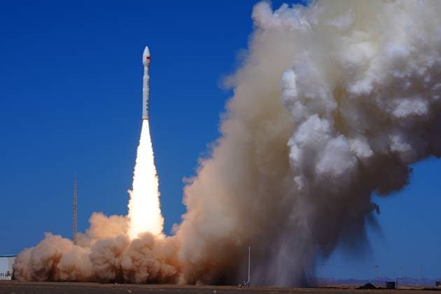 (260920) -- JIUQUAN, Sept. 20, 2026 -- A Lijian-1 Y18 carrier rocket carrying nine satellites blasts off from the Dongfeng commercial space innovation pilot zone in northwest China, Sept. 20, 2026. China successfully launched nine satellites into space from the Dongfeng commercial space innovation pilot zone in northwest China at 12:03 p.m. Sunday (Beijing Time). The satellites were carried by a Lijian-1 Y18 carrier rocket and have entered their planned orbits. The launch mission was a complete success. (Photo by Wang Jiangbo Xinhua) (EyesOnSci) CHINA-SATELLITES-LAUNCH (CN) LiuxFang 