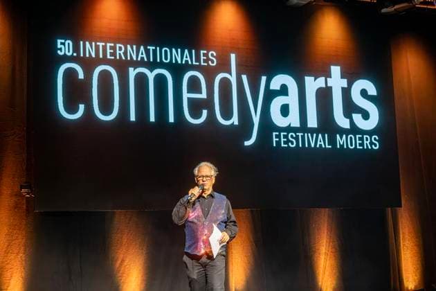 50 Jahre Comedy Arts, Gala in der Enni-Eventhalle ** NUR FÜR REDAKTIONELLE ZWECKE ** EDITORIAL USE ONLY **<p>Interpreten und Zuschauer befinden sich am 19.9.2026 der Enni-Eventhallein Moers und Stefan Basso begrüßt die Gäste. Zum Jubiläum wird eine große Gala aufgeführt. Foto : Arnulf Stoffel Funke Foto Services < p> Buntes Deutschland NRW Moers Copyright: ArnulfxStoffel