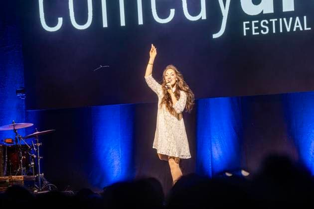 50 Jahre Comedy Arts, Gala in der Enni-Eventhalle ** NUR FÜR REDAKTIONELLE ZWECKE ** EDITORIAL USE ONLY **<p>Interpreten und Zuschauer befinden sich am 19.9.2026 der Enni-Eventhallein Moers und das Duo Felice &amp; Cortes steht auf der Bühne. Zum Jubiläum wird eine große Gala aufgeführt. Foto : Arnulf Stoffel Funke Foto Services < p> Buntes Deutschland NRW Moers Copyright: ArnulfxStoffel