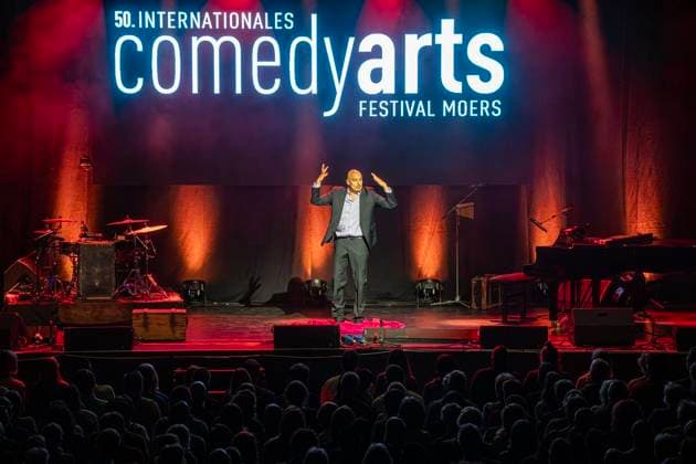 50 Jahre Comedy Arts, Gala in der Enni-Eventhalle ** NUR FÜR REDAKTIONELLE ZWECKE ** EDITORIAL USE ONLY **<p>Interpreten und Zuschauer befinden sich am 19.9.2026 der Enni-Eventhallein Moers und die Moderatoren Duo Diagonal mit Branka B. &amp; Roger (Holger Ehrich) führen durch das Programm. Zum Jubiläum wird eine große Gala aufgeführt. Foto : Arnulf Stoffel Funke Foto Services < p> Buntes Deutschland NRW Moers Copyright: ArnulfxStoffel