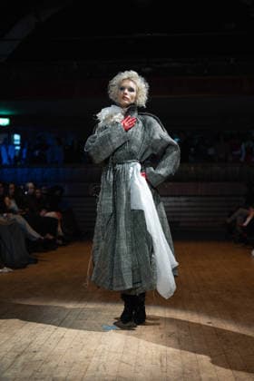 Yuhan Ao Spring Summer 2027 at London Fashion Week A model walks the runway at the Yuhan Ao Spring Summer 2027 show during London Fashion Week, London, UK, 19 September 2026., Credit:Lounis Tiar Avalon United Kingtom, London  Copyright: xLounisxTiarx xAvalonx 1136545447