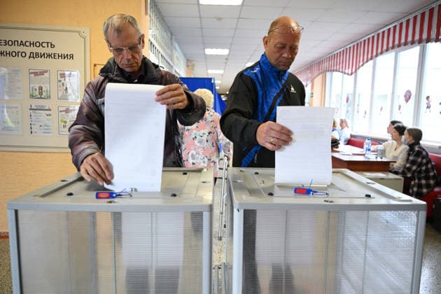 Russia Regions Parliamentary Election 9246990 20.09.2026 Voters cast their ballots at a polling station during elections to Russia s ninth State Duma, the lower house of parliament, in Novosibirsk, Russia. Alexandr Kryazhev Sputnik Novosibirsk Russia  Copyright: xAlexandrxKryazhevx