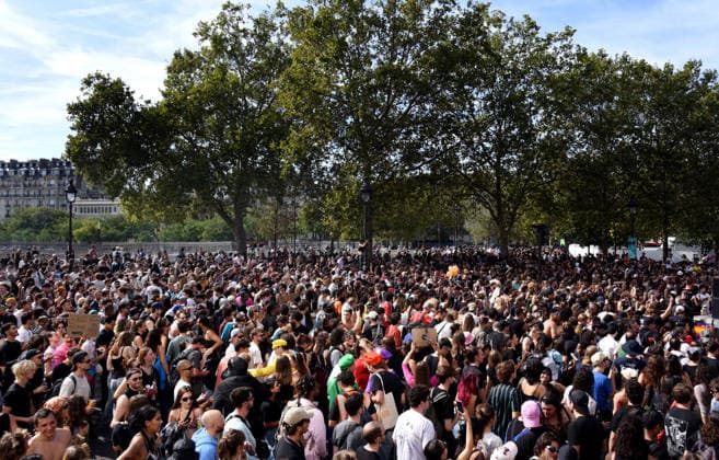 RECORD DATE NOT STATED 2026 Techno Parade - Paris Atmosphere during Techno Parade 2026 in Paris, France on September 19, 2026. Photo by Alain Apaydin ABACAPRESS Paris France  Copyright: xApaydinxAlain ABACAx