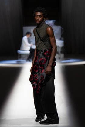 Hu Bing Selects: Urban Grace Spring Summer 2027 at London Fashion Week LONDON, ENGLAND - SEPTEMBER 19: A model walks the runway at the Hu Bing Selects: Urban Grace show during London Fashion Week 2026 on September 19, 2026 in London, England., Credit:Pupat Chenaksara Avalon UK, London  Copyright: xPupatxChenaksarax xAvalonx 1136495748