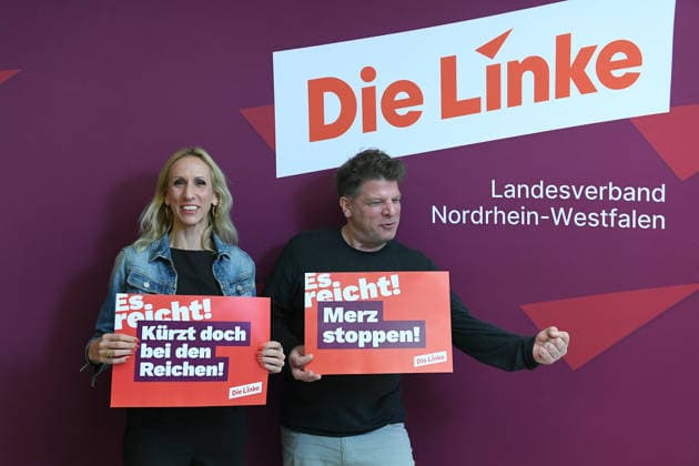 Landesparteitag Die Linke Nordrhein-Westfalen am 20.09.2026 in der Stadthalle Mülheim in Mülheim an der Ruhr Alexandra Mehdi, links - Sebastian Merkens, rechts ( designierte Spitzenkandidaten 2027 )
