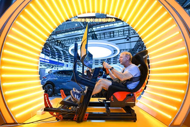 2026 WMC Held in Hefei HEFEI, CHINA - SEPTEMBER 20, 2026 - A foreign visitor was experiencing the simulated cockpit at the 2026 World Manufacturing Convention in Binhu International Convention Center, Hefei City, Anhui Province on September 20, 2026. Hefei Anhui China  Copyright: xCFOTOx i1789926044372