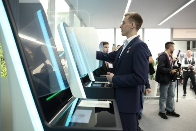 RUSSIA, MOSCOW - SEPTEMBER 20, 2026: Vladislav Golovin, Hero of Russia, Chief of the General Staff of Young Army, visits a polling station to vote in the 2026 Russian legislative election held on September 18 to 20 and including regional parliamentary and local elections as well as the election to the Russian State Duma of the 9th convocation Moscow Russia  - ZUMAt113 20260920_zaa_t113_151 Copyright: xValeryxSharifulinx
