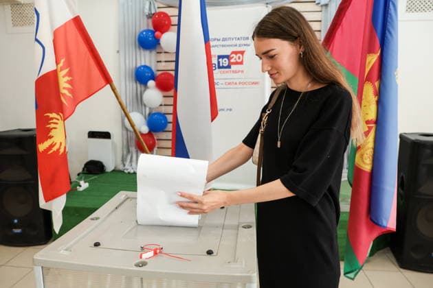 RUSSIA, SOCHI - SEPTEMBER 20, 2026: A woman casts her vote at the Tsentralny Community Centre during the 2026 Russian legislative election held on September 18 to 20 and including regional parliamentary and local elections as well as the election to the Russian State Duma of the 9th convocation. Dmitry Feoktistov TASS  98017387