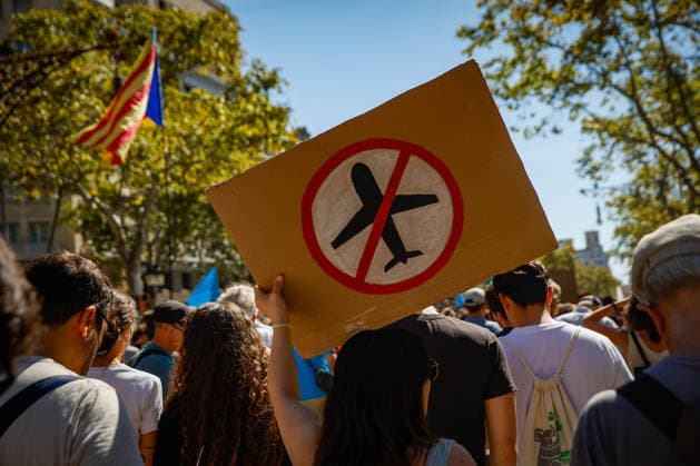 Protest Against the Expansion of Barcelona Airport A large crowd gathers during a protest against the expansion of Barcelona Airport on September 20, 2026, in Barcelona, Catalonia, Spain. A total of 210 social organizations have called for participation in this protest against the expansion of Barcelona Airport under the slogan No to the expansion, not now, not ever. September 20, 2026. Kike Rincó. Barcelona, Catalonia. Barcelona, Catalonia, Spain Copyright: xKikexRinconx 7787780