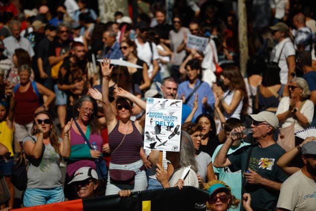 Protest Against the Expansion of Barcelona Airport A large crowd gathers during a protest against the expansion of Barcelona Airport on September 20, 2026, in Barcelona, Catalonia, Spain. A total of 210 social organizations have called for participation in this protest against the expansion of Barcelona Airport under the slogan No to the expansion, not now, not ever. September 20, 2026. Kike Rincó. Barcelona, Catalonia. Barcelona, Catalonia, Spain Copyright: xKikexRinconx 7787787