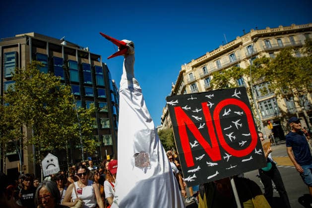 Protest Against the Expansion of Barcelona Airport A large crowd gathers during a protest against the expansion of Barcelona Airport on September 20, 2026, in Barcelona, Catalonia, Spain. A total of 210 social organizations have called for participation in this protest against the expansion of Barcelona Airport under the slogan No to the expansion, not now, not ever. September 20, 2026. Kike Rincó. Barcelona, Catalonia. Barcelona, Catalonia, Spain Copyright: xKikexRinconx 7787793