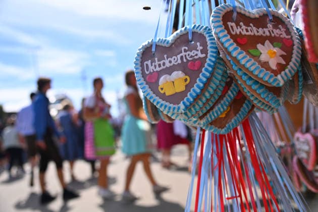 Lebkuchenherz OKTOBERFESTam ersten Wiesn Wochenende am 20.09.2026. 191. Oktoberfest vom 19.09.-04.10.2026 auf der Theresienwiese in Muenchen.