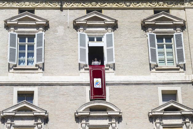 Pope Leo XIV Leads The Angelus Prayer - Vatican Pope Leo XIV leads the angelus prayer from the window of his apartments at the Apostolic palace at the Vatican on September 20, 2026. Photo by (EV) Simone Risoluti Vatican Media ABACAPRESS.COM Rome Vatican (or Holy See)  Copyright: xABACAx