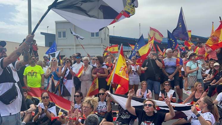 Hundreds of Ceuta residents march toward Tarajal to defend the city’s Spanish identity and its border Hundreds of Ceuta residents during a demonstration to defend the city’s Spanish identity and its border, on September 20, 2026, in Ceuta, Spain. Hundreds of Ceuta residents participated in a march organized by the Provincial Federation of Neighborhood Associations (FPAV) to defend the city’s Spanish identity and protect its territory. In parallel with the FPAV’s mobilization, a motorcycle rally was organized at the same timethat also ended at the Tarajal border. SEPTEMBER 20, 2026 MIGRATION CRISIS Gabriela Sardá Nún Ceuta Ceuta, Spain  Copyright: xGabrielaxSardaxNunezx 7787929