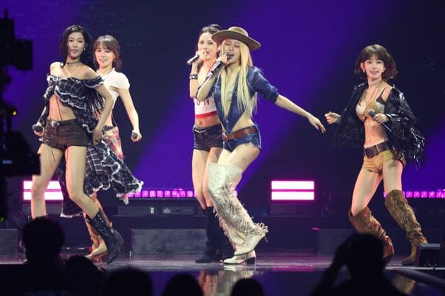 LE SSERAFIM inside for iHeartRadio Music Festival Presented by Capital One 2026 - SAT, T-Mobile Arena, Las Vegas, NV, September 19, 2026. Photo By: JA Everett Collection iHeartRadio Music Festival Presented by Capital One 2026 - SAT PUBLICATIONXNOTxINxCANxCHNxFRAxITAxJPNxNORxPOLxRUSxESPxUKxUSA