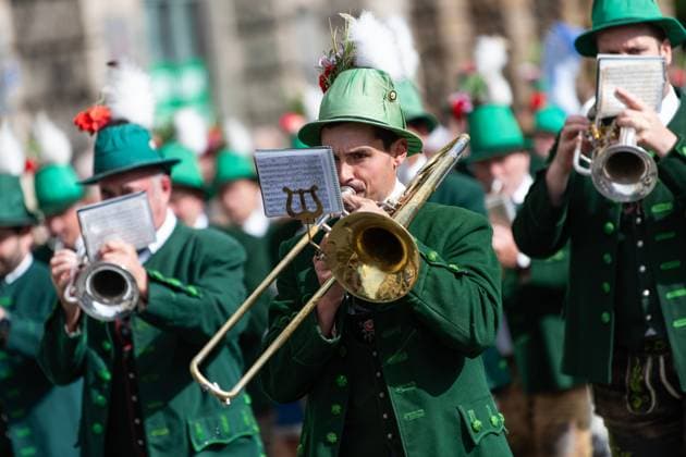 (260920) -- MUNICH, Sept. 20, 2026 -- Musicians participate in the Oktoberfest parade in Munich, Germany, Sept. 20, 2026. The 191st Oktoberfest, one of the largest folk festivals in Germany, opened on Saturday in Munich, and will last until Oct. 4. ) GERMANY-MUNICH-OKTOBERFEST-PARADE ZhangxHaofu 