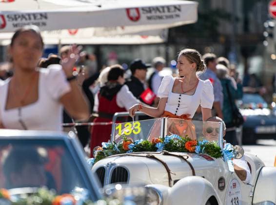 (260920) -- MUNICH, Sept. 20, 2026 -- People participate in the Oktoberfest parade in Munich, Germany, Sept. 20, 2026. The 191st Oktoberfest, one of the largest folk festivals in Germany, opened on Saturday in Munich, and will last until Oct. 4. ) GERMANY-MUNICH-OKTOBERFEST-PARADE ZhangxHaofu 