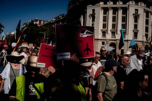 September 20, 2026, Barcelona, Spain: People hold banners and placards as they gather to protest against plans by the Catalan government to expand the region s main airport in Barcelona. The proposed expansion, including a 500 metre extension of the airport s sea runway, has drawn opposition from environmental and civic groups concerned about emissions, protected wetlands and increased tourism in Barcelona and Catalonia. Barcelona Spain - ZUMAb137 20260920_fap_b137_010 Copyright: xJordixBoixareux