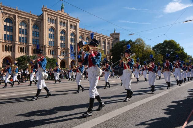 September 20, 2026, Munich, Bavaria, Germany: On the second day of Oktoberfest, the worldÃ¢â‚¬â ¢s largest beer festival, people gather in Munich to watch the parade to the festival grounds. Munich Germany - ZUMAm309 20260920_zip_m309_017 Copyright: xJuliusxMortsix