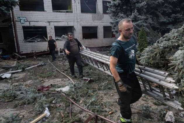 September 20, 2026, Kramatorsk, Donetsk, Ukraine: Workers work in a school destroyed by a Russian airstrike that was serving as an evacuation center in Kramatorsk. Kramatorsk Ukraine  - ZUMAb286 20260920_zip_b286_027 Copyright: xFranciscoxRichartx