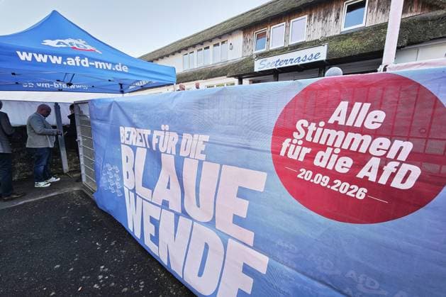 Schwerin, Mecklenburg-Vorpommern, Deutschland, 20.09.2026: Seeterrasse Schwerin: AfD-Wahlparty zur Landtagswahl in Mecklenburg-Vorpommern 2026: Anhänger der Partei gegen 17:05 Uhr Copyright: xdtsxNachrichtenagenturx dts_135363