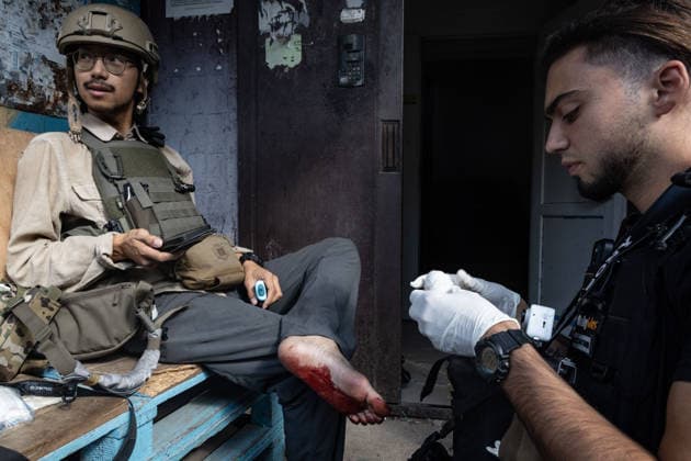 September 20, 2026, Kramatorsk, Donetsk, Ukraine: A journalist helps a fellow journalist who was wounded while covering the aftermath of a school destroyed by a Russian airstrike that was serving as an evacuation center in Kramatorsk. Kramatorsk Ukraine - ZUMAb286 20260920_zip_b286_029 Copyright: xFranciscoxRichartx