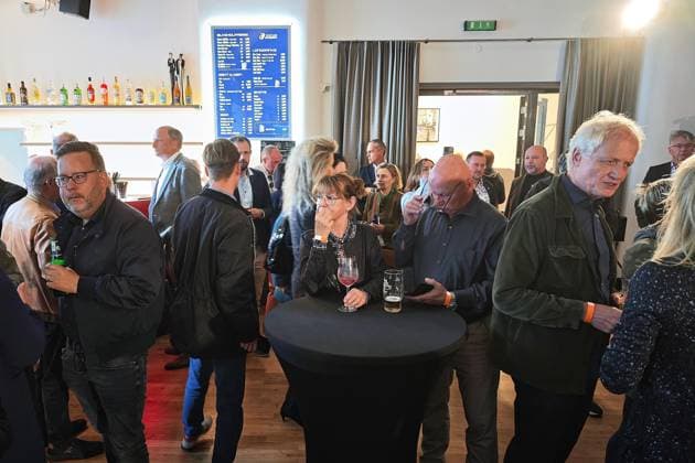 Schwerin, Mecklenburg-Vorpommern, Deutschland, 20.09.2026: Tanzstudio Schleebusch: CDU-Wahlparty zur Landtagswahl in Mecklenburg-Vorpommern 2026: Anhänger der Partei gegen 17:30 Uhr Copyright: xdtsxNachrichtenagenturx dts_135370