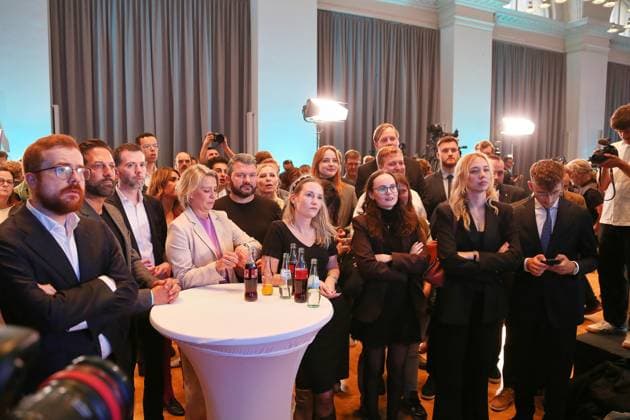 Berlin, Deutschland, 20.09.2026: Abgeordnetenhaus: Wahl zum Abgeordnetenhaus von Berlin 2026: Anhänger der Partei reagieren auf die 18-Uhr-Prognose von ARD und ZDF Copyright: xdtsxNachrichtenagenturx dts_135386