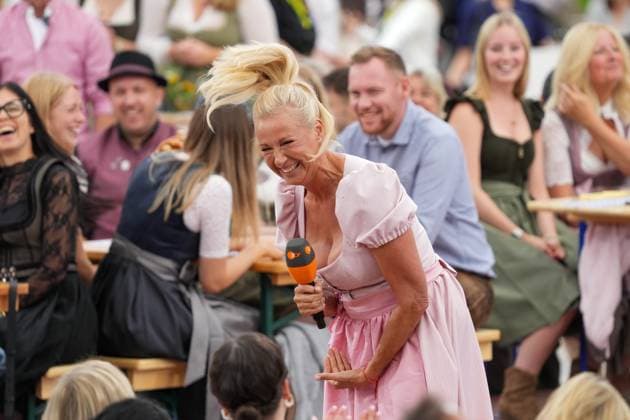 ZDF-Fernsehgarten 2026. Andrea Kiwi Kiewel im ZDF Fernsehgarten mit dem Motto Oktoberfest am 20.09.2026 in Mainz. Mainz ZDF Fernsehgarten Rheinland-Pfalz