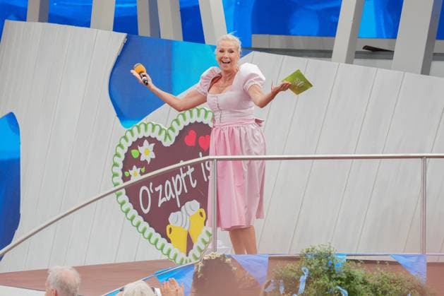 ZDF-Fernsehgarten 2026. Andrea Kiwi Kiewel im ZDF Fernsehgarten mit dem Motto Oktoberfest am 20.09.2026 in Mainz. Mainz ZDF Fernsehgarten Rheinland-Pfalz