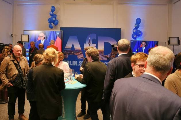Berlin, Deutschland, 20.09.2026: Abgeordnetenhaus: Wahl zum Abgeordnetenhaus von Berlin 2026: Anhänger der Partei reagieren auf die 18-Uhr-Prognose von ARD und ZDF Copyright: xdtsxNachrichtenagenturx dts_135403