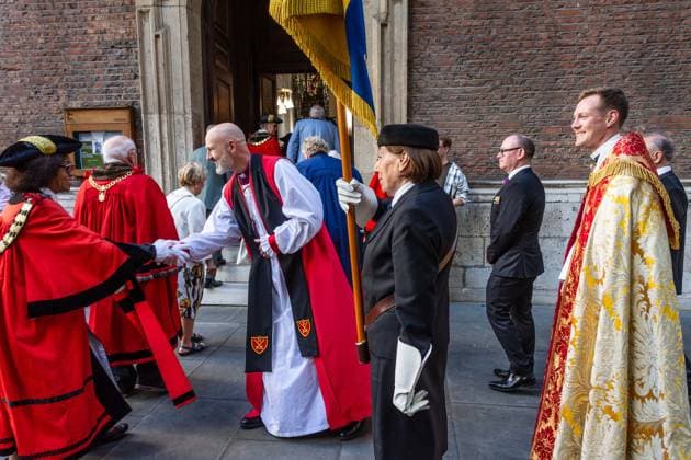 September 20, 2026, London, London, England: Pearly Kings and QueenÃ¢â‚¬â ¢s of London gather with city Mayors, Chelsea pensioner war veterans and dignitaries at Guildhall Yard for the annual Costermongers Harvest Festival celebration. Morris dancers and choirs performed along with the Pearly Kings and Queens who led a sing-a-long of traditional favourite songs such as: Ã¢â‚¬ËœKnees up Mother BrownÃ¢â‚¬â ¢ and Ã¢â‚¬ËœDoing the Lambeth walkÃ¢â‚¬â ¢. A procession followed to the spiritual home of LondonÃ¢â‚¬â ¢s Ã¢â‚¬ËœEastendersÃ¢â‚¬â ¢ at St Mary-le-Bow Church. Tradition has it that anyone born within earshot of the Bow Bells can claim to be a true Cockney. The march was led by a pearly prince carrying a plaited loaf of bread that was prese - ZUMAr169 20260920_zip_r169_019 Copyright: xRodxHarbinsonx