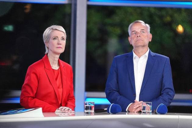 Schwerin, Mecklenburg-Vorpommern, Deutschland, 20.09.2026: Wahlstudio vor dem Schweriner Schloss: Landtagswahl in Mecklenburg-Vorpommern 2026: Ministerpräsidentin Manuela Schwesig, SPD, und Leif-Erik Holm, AfD (Foto: Marcus Brandt, Pool)