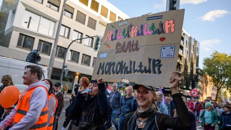 Bochum: Bochum bleibt bunt - für ein gutes Leben für alle - Demozug gegen AfD ** NUR FÜR REDAKTIONELLE ZWECKE ** EDITORIAL USE ONLY **<p>Demozug gegen die AfD am Sonntag, den 20. September 2026 in Bochum. Deutschland NRW Bochum Copyright: UwexErnst