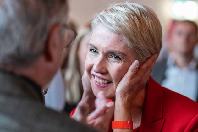 Ministerpräsidentin und SPD-Spitzenkandidatin Manuela Schwesig gegen 18:20 Uhr auf der SPD-Wahlparty in der Orangerie des Schweriner Schlosses, bei ihrer Ankunft;Wahlabend Landtagswahl 2026 Mecklenburg-Vorpommern, Schwerin Mecklenburg-Vorpommern Deutschland Schweriner Schloss und Umgebung