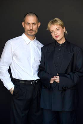 Clemens Schick und Jella Haase vom Krux -Cast bei einem exklusiven Photoshooting auf dem 74. Internationalen Filmfestival San Sebastian Festival Internacional de Cine de San Sebastian im Hotel Maria Cristina. San Sebastian, 20.09.2026