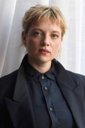 Jella Haase vom Krux -Cast bei einem exklusiven Photoshooting auf dem 74. Internationalen Filmfestival San Sebastian Festival Internacional de Cine de San Sebastian im Hotel Maria Cristina. San Sebastian, 20.09.2026