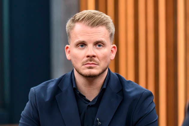 im Bild v.l.: Tim Klüssendorf, SPD-Generalsekretär, , GER, Berlin, Studio, zu Gast bei - Caren Miosga, Polittalk, TV, Format, Das Erste, aus Berlin Adlershof - am Studio 20, Thema: Nach den Wahlen in Berlin und Mecklenburg-Vorpommern, 20.09.2026, Copyright: HMBxMedia UwexKoch