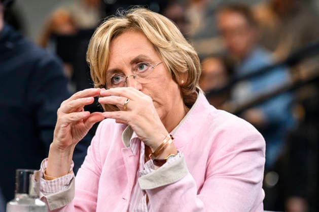 im Bild v.l.: Beatrix von Storch, stellvertretende AfD-Fraktionsvorsitzende, GER, Berlin, Studio, zu Gast bei - Caren Miosga, Polittalk, TV, Format, Das Erste, aus Berlin Adlershof - am Studio 20, Thema: Nach den Wahlen in Berlin und Mecklenburg-Vorpommern, 20.09.2026, Copyright: HMBxMedia UwexKoch