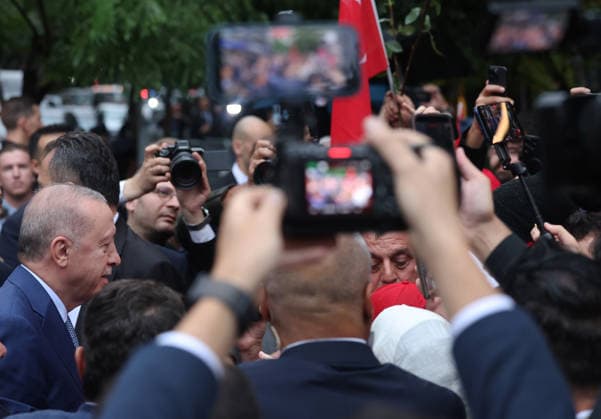 Turkish President Erdogan arrives in US to attend 81st UN General Assembly NEW YORK, UNITED STATES - SEPTEMBER 20: (----EDITORIAL USE ONLY - MANDATORY CREDIT - TURKISH PRESIDENCY MURAT KULA HANDOUT - NO MARKETING NO ADVERTISING CAMPAIGNS - DISTRIBUTED AS A SERVICE TO CLIENTS----) Turkish President Recep Tayyip Erdogan greets citizens as he arrives at the Turkish House to attend the 81st session of the United Nations (UN) General Assembly and hold a series of meetings, in New York, United States on September 20, 2026. Turkish Presidency Murat Kula Handout Anadolu New York United States. Editorial use only. Please get in touch for any other usage.  Copyright: x2026xAnadoluxTurkishxPresidencyx xMuratxKulax xHandoutx