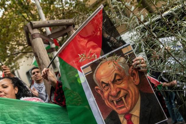 September 19, 2026, Berlin, Germany: BERLIN, GERMANY, SEPTEMBER 19, 2026: Pro-Palestinian demonstrators march through BerlinÃ¢â‚¬â ¢s SchoÂ¶neberg district during a protest in solidarity with Palestinians and against IsraelÃ¢â‚¬â ¢s military actions. Organizers and participants called for an end to the war and accused Israel of genocide and ethnic cleansing in the occupied Palestinian territories. Around 400 people took part in the demonstration, according to the photographer. Berlin Germany - ZUMAq101 20260919_zna_q101_350 Copyright: xAndro SxTrujillox