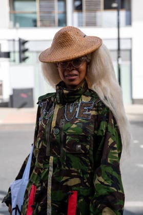 Attendees arrive at the Erderm Catwalk Show London, UK - 20 Sept 2026 An attendee arrives at the Erdem catwalk show, held at the Roundhouse in Camden, London, as part of London Fashion Week 2026. Models and members of the fashion industry gather at the Roundhouse in Camden, London, for the Erdem catwalk show during London Fashion Week 2026. The event forms part of the official London Fashion Week schedule, bringing together models, designers, fashion professionals, media and guests for the presentation of Erdem s latest collection. London United Kingdom Copyright: xJamesxWilloughbyx xSOPAxImagesx JWILLOUGHBY_3468
