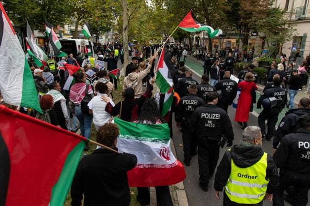 September 19, 2026, Berlin, Germany: BERLIN, GERMANY, SEPTEMBER 19, 2026: Pro-Palestinian demonstrators march through BerlinÃ¢â‚¬â ¢s SchoÂ¶neberg district during a protest in solidarity with Palestinians and against IsraelÃ¢â‚¬â ¢s military actions. Organizers and participants called for an end to the war and accused Israel of genocide and ethnic cleansing in the occupied Palestinian territories. Around 400 people took part in the demonstration, according to the photographer. Berlin Germany - ZUMAq101 20260919_zna_q101_351 Copyright: xAndro SxTrujillox