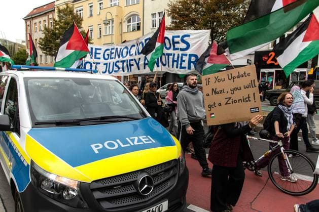 September 19, 2026, Berlin, Germany: BERLIN, GERMANY, SEPTEMBER 19, 2026: Pro-Palestinian demonstrators march through BerlinÃ¢â‚¬â ¢s SchoÂ¶neberg district during a protest in solidarity with Palestinians and against IsraelÃ¢â‚¬â ¢s military actions. Organizers and participants called for an end to the war and accused Israel of genocide and ethnic cleansing in the occupied Palestinian territories. Around 400 people took part in the demonstration, according to the photographer. Berlin Germany - ZUMAq101 20260919_zna_q101_344 Copyright: xAndro SxTrujillox